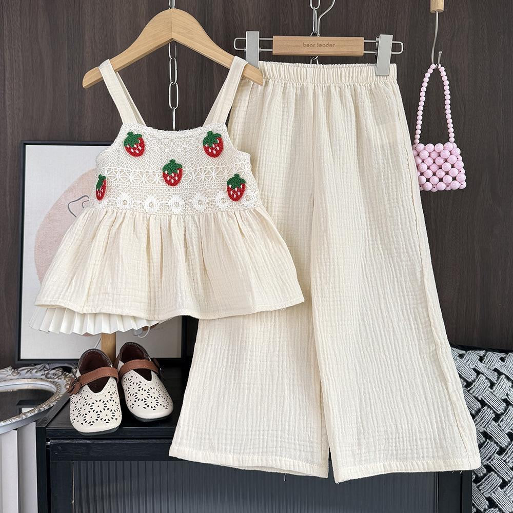 Conjunto pantalón palazo con blusa  beige, detalles de frutilla y bordado tela de algodón