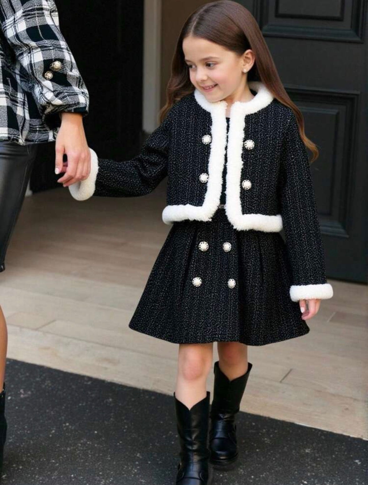 Conjunto falda con abrigo tipo cardigan negro con detalles en blanco tipo ovejero
