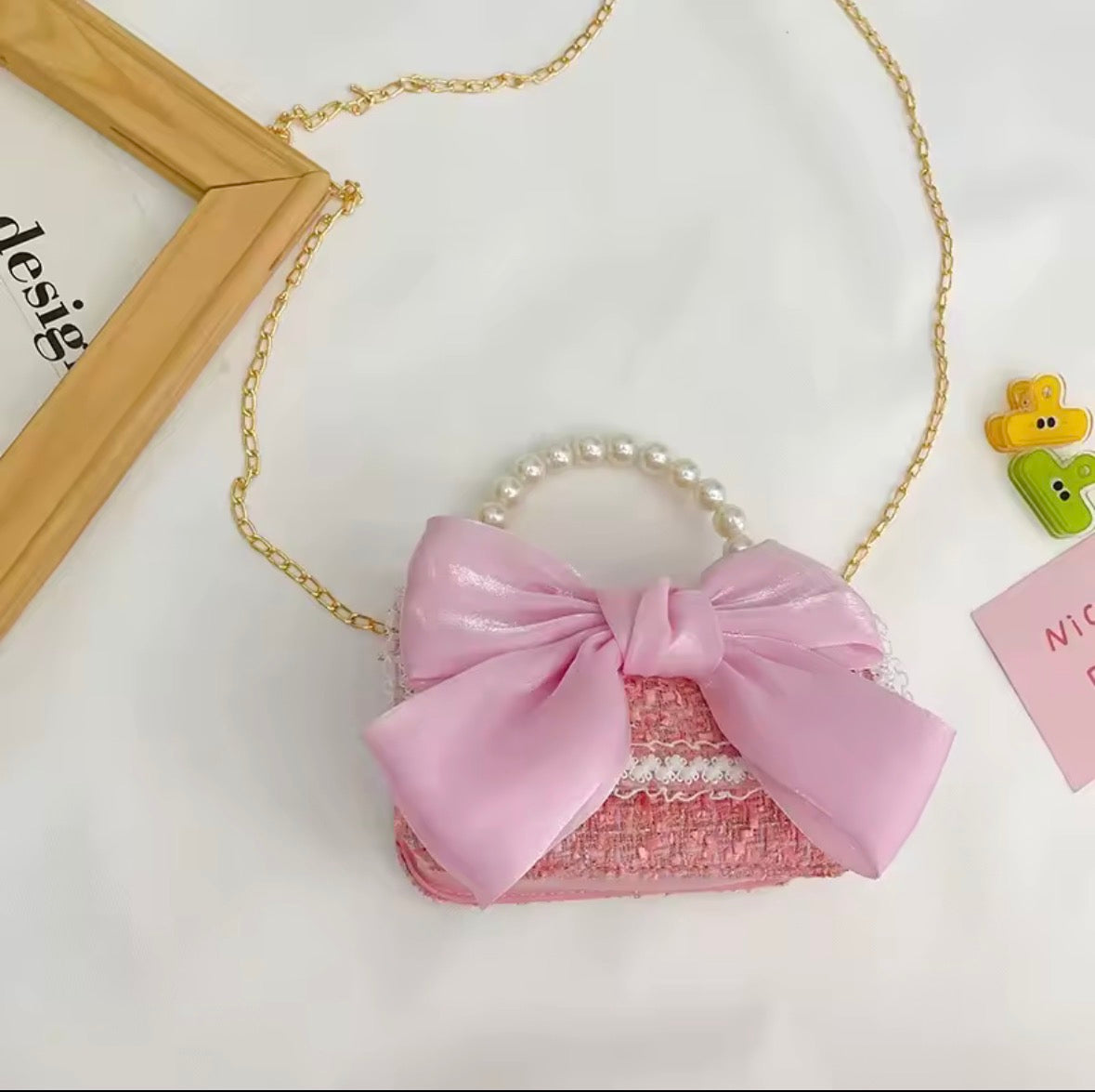 Carteras con moño y perlas rosa, lila y negro