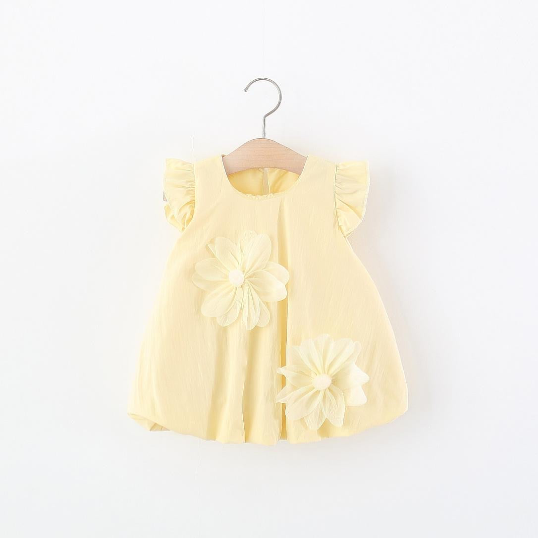 Vestido casual amarillo estilo globo con detalle de flores en 3D
