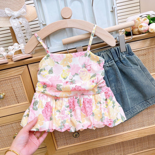 Conjunto short de Jeans con blusa floreada (tira regulable )