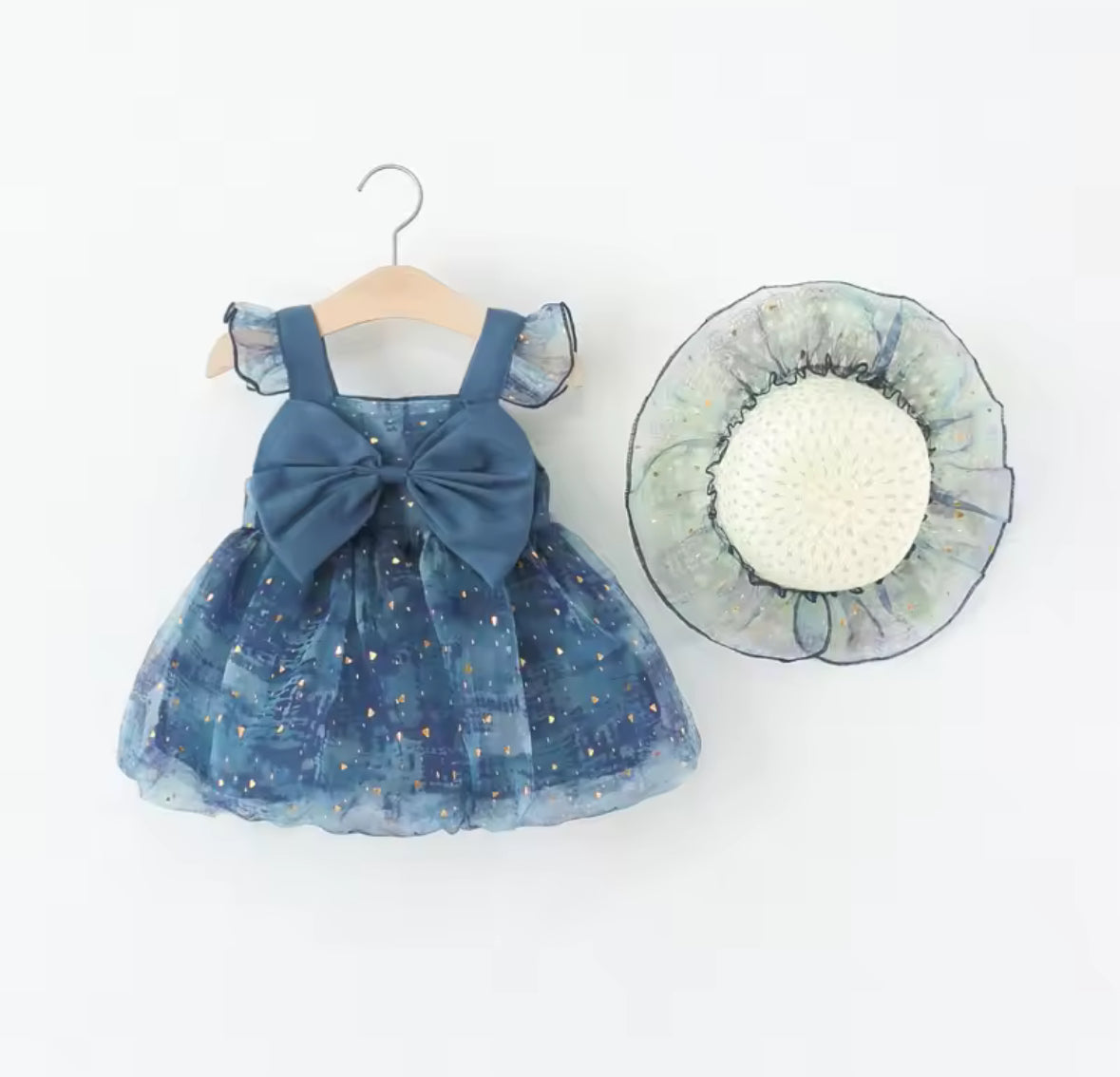 Vestido azul con detalles dorados incluye sombrero