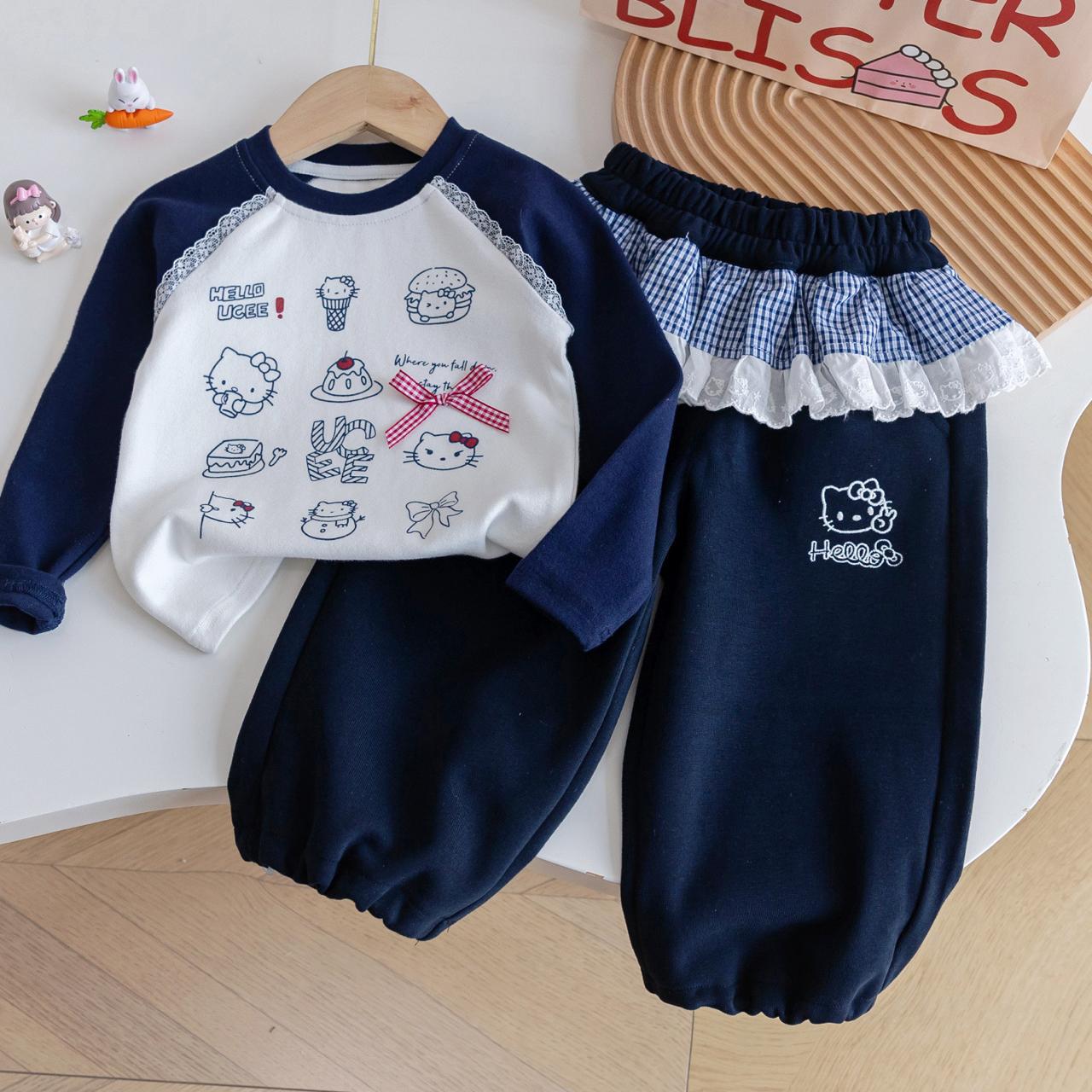 Conjunto jogger azul con mangas largas , detalles de hello Kitty