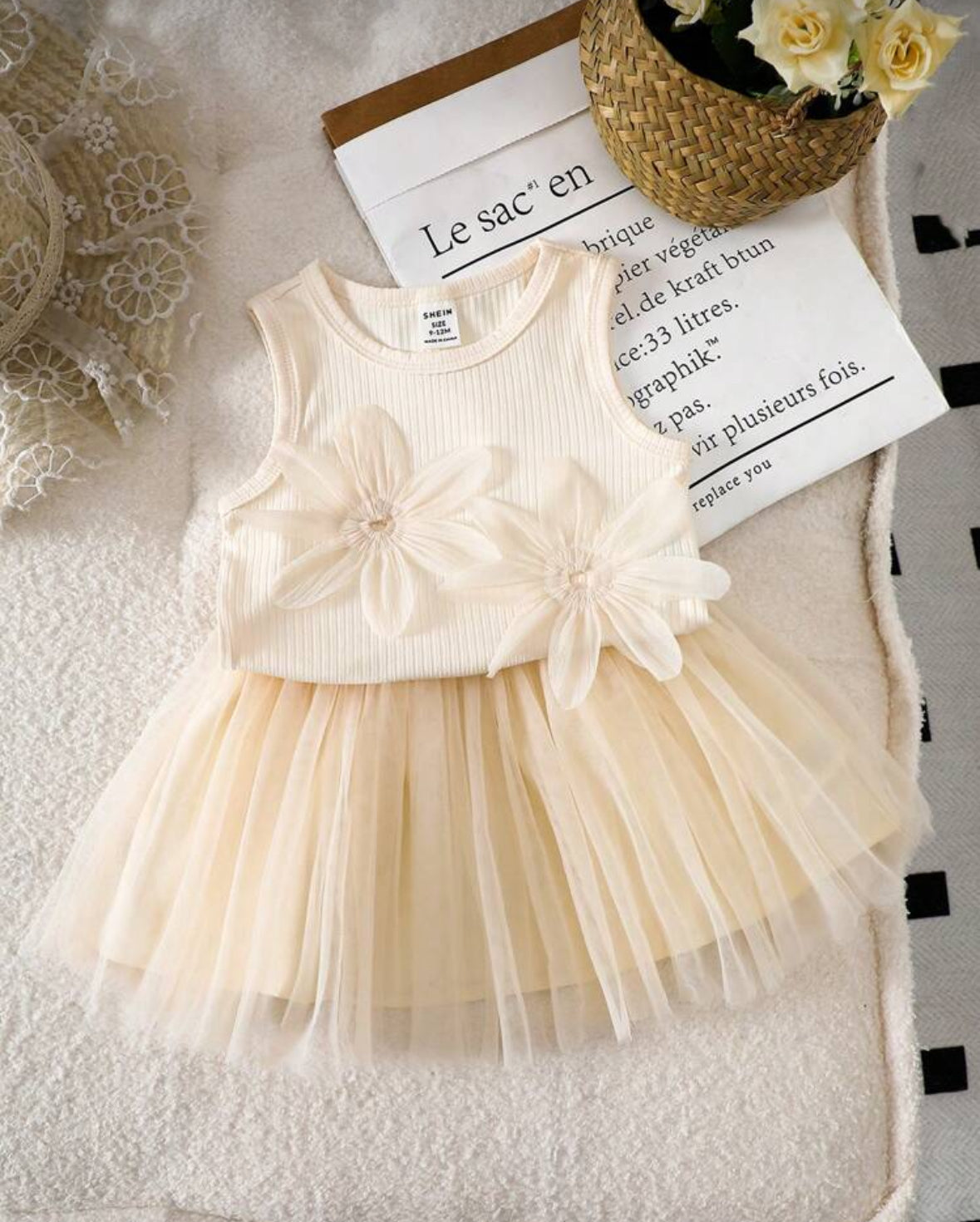 Conjunto pollera tutu  más blusa beige con flores 3D