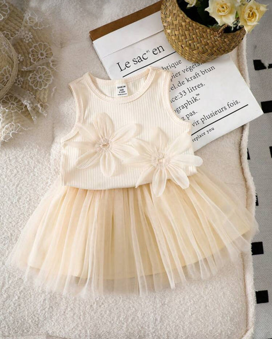 Conjunto pollera tutu  más blusa beige con flores 3D