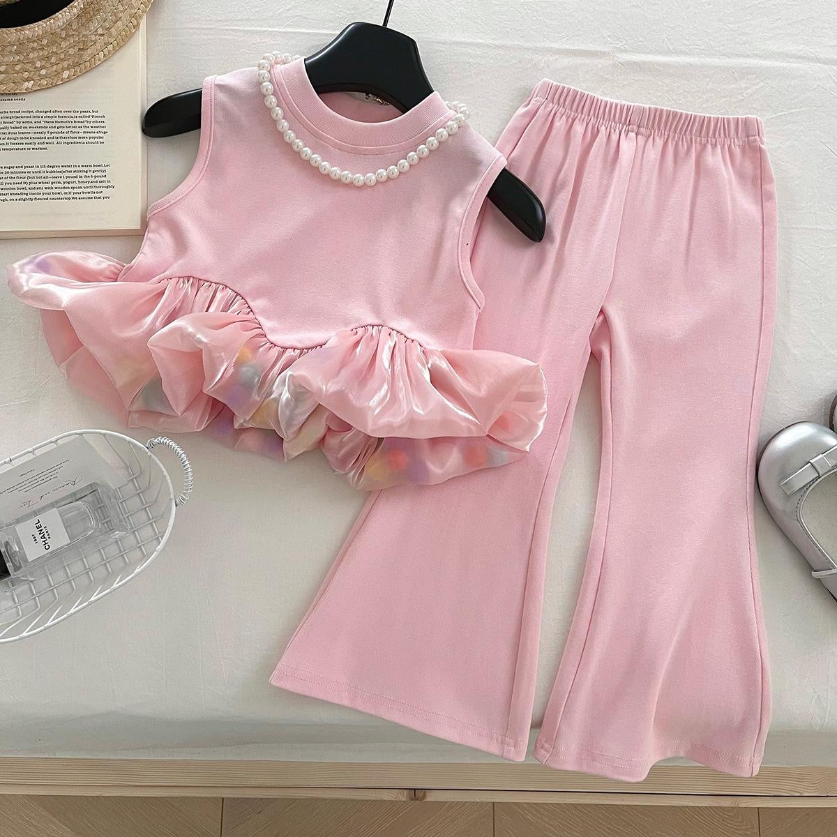 Conjunto de pantalón Oxford con blusa rosa detalle de globo en la blusa , incluye collar de perlas tela elastizada