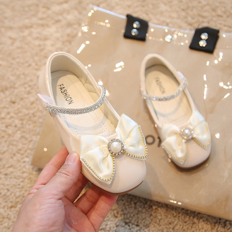 Zapato chalorado con moño y brillos