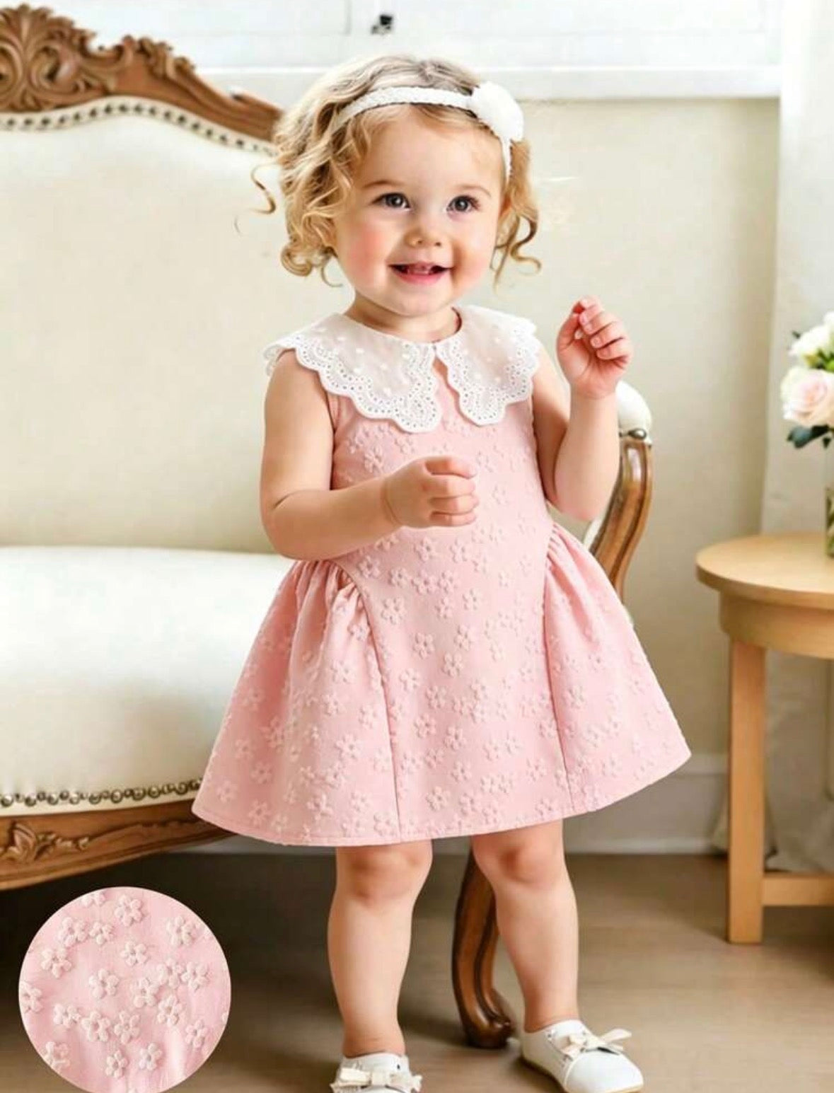 Vestido casual rosa con detalle vintage en el cuello y relieve con forma de flores