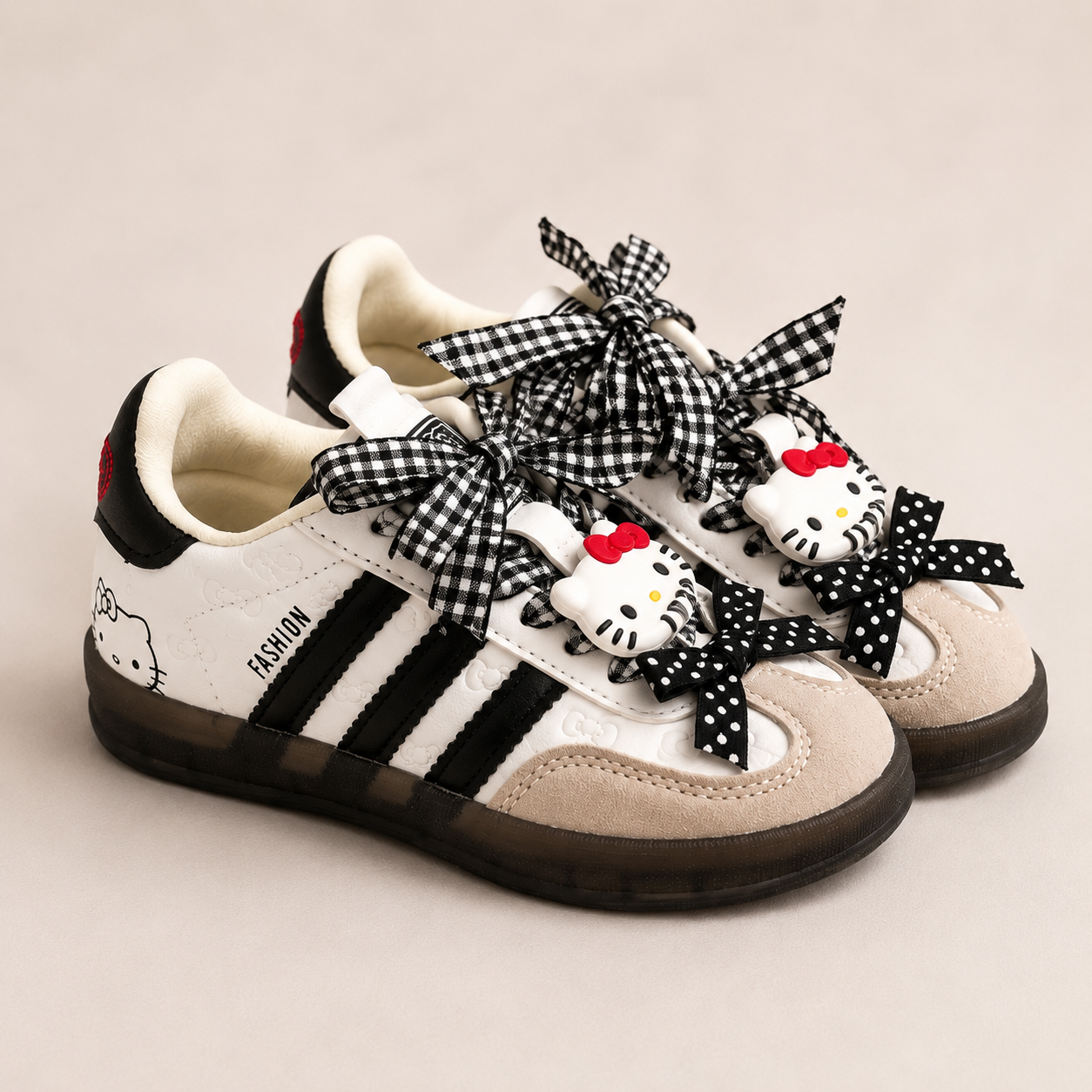 Tenis ( Champion ) estilo samba detalles de rayas y Hello Kitty