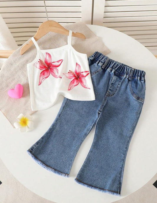 Conjunto pantalón jeans más camisilla blanca con flores
