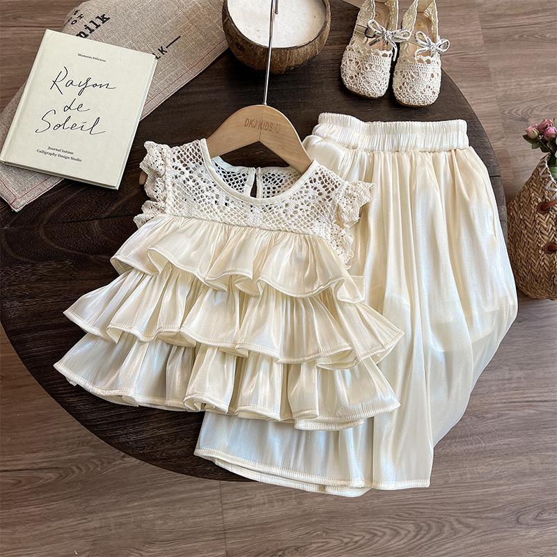 Conjunto palazo con blusa detalle de chochet tela brillosa