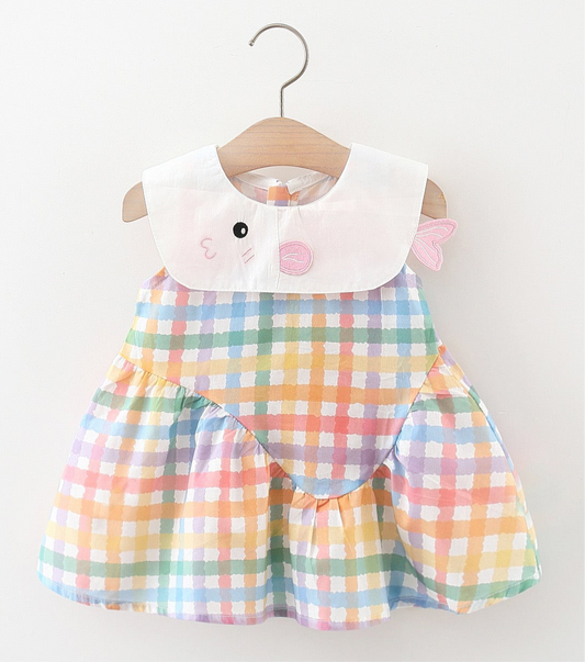 Vestido a cuadros colorido , detalle de pescadito en el cuello