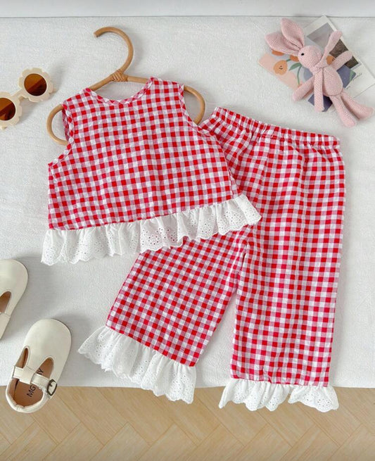 Conjunto rojo a cuadrille pantalón más blusa con detalles de broderie