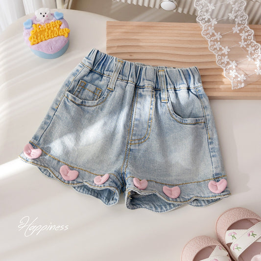 Short de jeans detalles de corazones en 3D