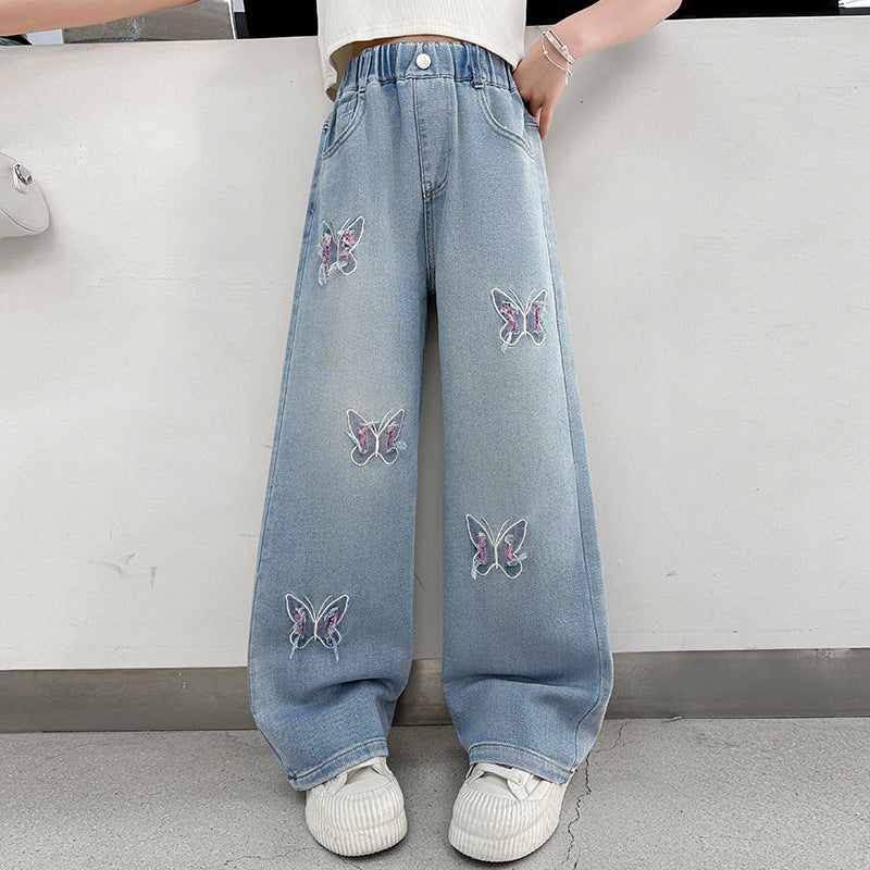 Pantalón de jeans overside detalles de mariposas bordadas