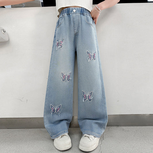 Pantalón de jeans overside detalles de mariposas bordadas