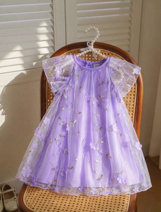 Vestido casual suelto color lila detalles de bordado y flores en 3D