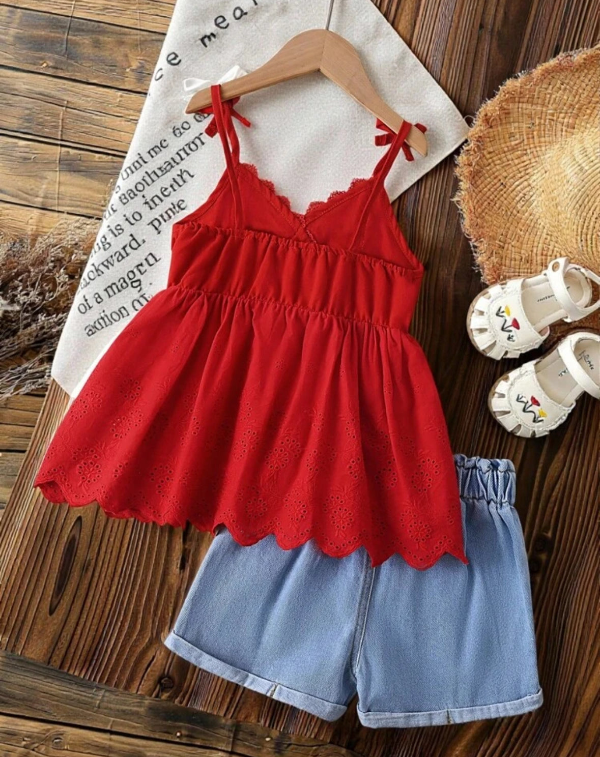 Conjunto short de Jean con blusa roja broderi