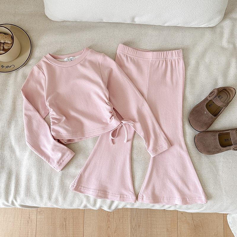 Conjunto pantalón Oxford y mangas largas  detalle de fruncido en los costados rosa tela algodón elastizada