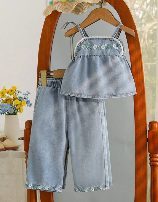 Conjunto pantalón con bolsillos y blusa de jeans