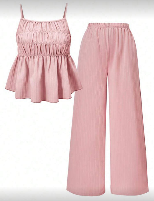 Conjunto pantalón más blusa rosa , tela fresca y detalle de agomado en la parte del pecho