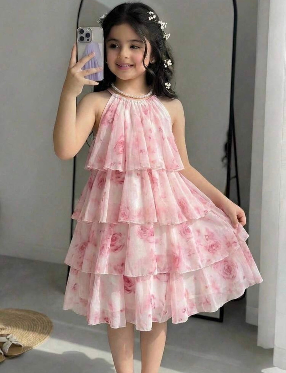 Vestido casual suelto en capas con detalles de estampado floral en rosa